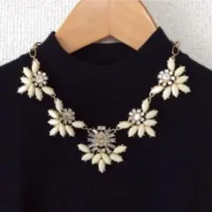 美品 ネックレス 花 白系 コスチュームジュエリー