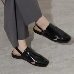 VELETTO スクエアトゥストラップサンダル