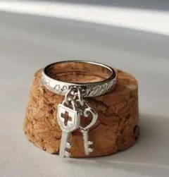 キーチャーム付きリング シルバーメッキ指輪