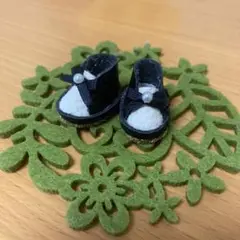 ミディブライスサイズ　レザー風リボンシューズ　白黒