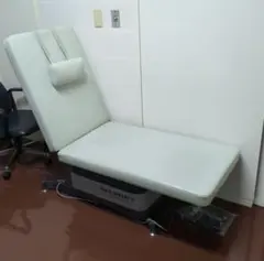 タカラベルモント 電動油圧式ベッド 施術台