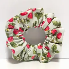 ミントストロベリー　シュシュ　ハンドメイド　シンプル