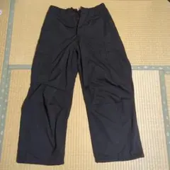 黒のカーゴパンツ ウエストゴム ポケット付き　GU