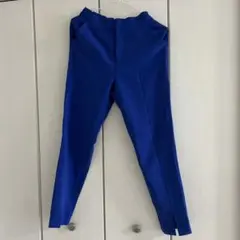 青いスリムフィットスラックス
