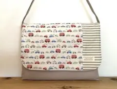 ハンドメイド　入園入学準備　図書袋　ショルダー　カラフル自動車　グレージュ