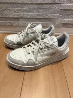 adidas スニーカー白　25.0センチ