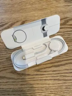 Apple Watch 充電器 USB-C ホワイト