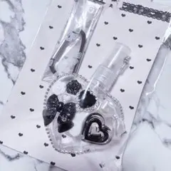 スプレーボトル デコ ギャル ハート 羽 リボン 黒 白 キーホルダー