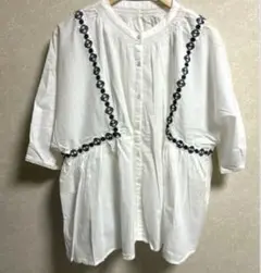 美品　サマンサモスモス 刺繍ブラウス