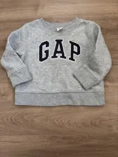 GAP グレー ロゴ入り トレーナー