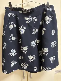 花柄ネイビーキュロット