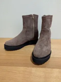 Item thumbnail for item 9031ac04-0c1e-4fee-a830-a7bc7f24d72b