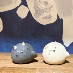 白猫と黒猫　作家さんの猫の置物
