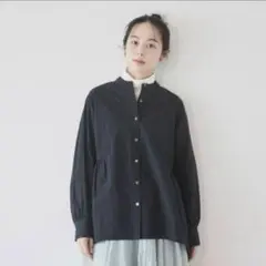 完売品北欧暮らしの道具店 洗いざらしで着られるサイドギャザーブラウスブラック 黒