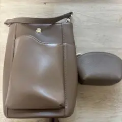 APRILY バケットショルダーバッグ　ブラウンと小さなポーチのセットです