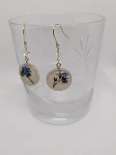 ”秋セール”お花を封じ込めたキラ☆キラピアス　①（ベージュ系）