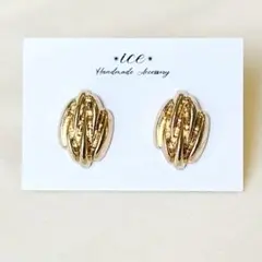 979◆ゴールド　不規則型　一粒　シンプル　 大ぶり　チタンピアス　金属ピアス