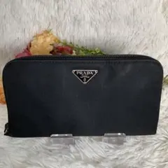 美品✨PRADA プラダ 長財布 黒 ブラック ラウンドファスナー 三角プレート