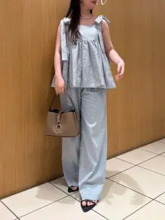 《新品タグ付き》ミラオーウェン　ペプラムブラウス×ワイドパンツセットアップ