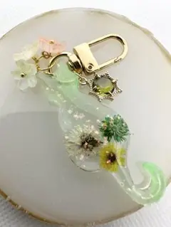 ★ミントさん★ボタニカル　押し花　猫　ネコ　ねこ　ハンドメイド　レジン　緑
