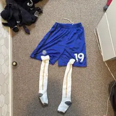 青のハーフパンツ 19番とNikeソックス