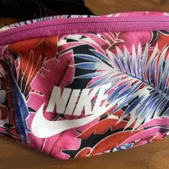 NIKE ボディバック ショルダーバッグ ボタニカル柄ピンク