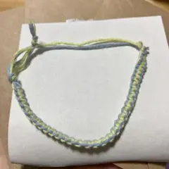 水色と黄色のミサンガ