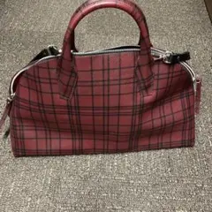 赤と黒のチェック柄ボストンバッグ
