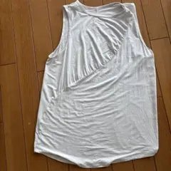 アシンメトリーノースリーブトップス