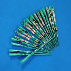 緑色系のＰＰ製　標準タイプのスポーツ吹き矢の矢２０本に１本追加