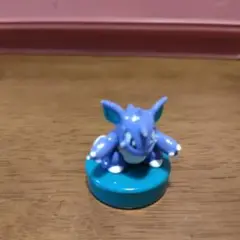 ニドラン フィギュア 青いベース付き