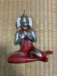 ウルトラの母(マリー)消しゴム ピンクのキャラクターフィギュア 約4cm ウルトラヒーローシリーズ 71 ウルトラの母（ウルトラウーマン