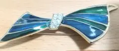 リボン型 ブローチ 青緑ストライプ