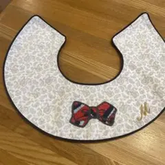 ペイズリー柄スタイ Mの刺繍付き
