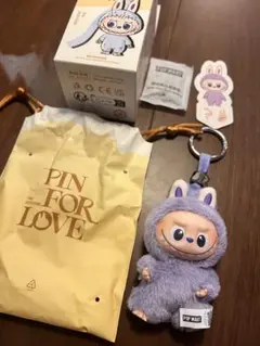 POP MART THE MONSTER PIN FOR LOVE ラブブ　？