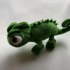 ディズニー　ラプンツェル　 パスカル肩乗せぬいぐるみ　チェーン付き