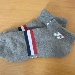 テニスラケットデザイン グレーショートソックス
