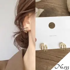 【新品】3連デザインピアス アクセサリー 韓国 ゴールド レディース