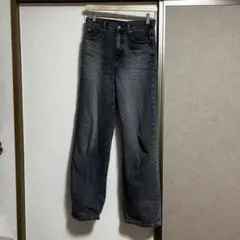 UNIQLO ダークグレー ストレートデニム 22