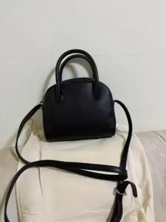 AETA BOSTON MINI ブラックレザーショルダーバッグ