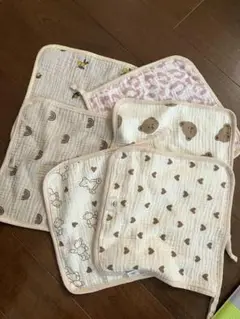 新品未使用　ガーゼハンカチ　セット　動物柄・ハート柄　6枚