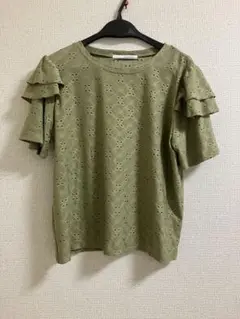 オリーブ フリル付き 半袖トップス サイズF