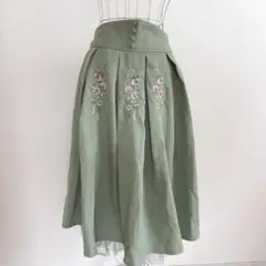 【匿名配送】axesfemmeリボンローズ刺繍タックスカート　グリーン