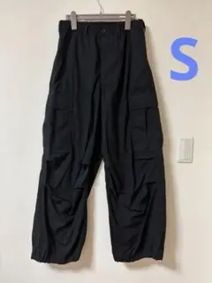 美品 GU ジーユー スーパーワイドカーゴパンツ ブラック サイズS