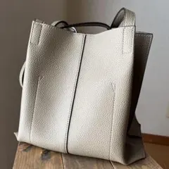 ショルダーバッグ　ベージュ