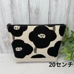 マチあり20センチファスナーポーチ　北欧調フラワー　黒ハンドメイド　マルチポーチ