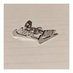 ロゴピアス