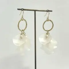 【ピアス】ホワイトフラワーモチーフピアス ハンドメイド