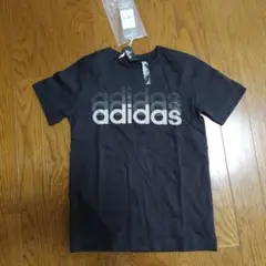 アディダス 黒 半袖Tシャツ ロゴプリント 130cm【新品】㉜