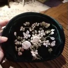 ★SALE★美品★未使用★ポーチ★ベルベット★グリーン★リボン刺繍★高級★豪華★